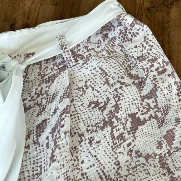 Robbi and Nikki Shorts, white, grey, snake print, neutral, pleated front, loose - Picture 2 of 6
